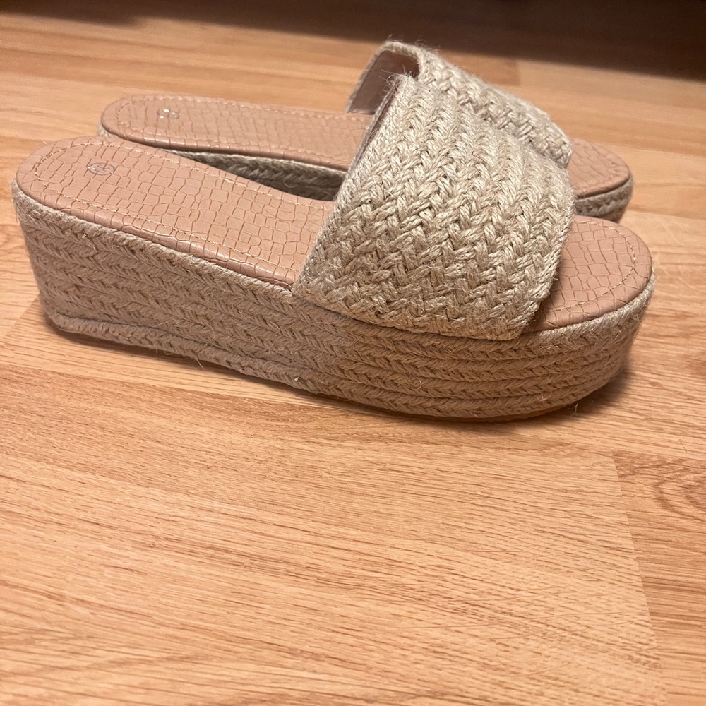 Espadrille platform sandal size 8